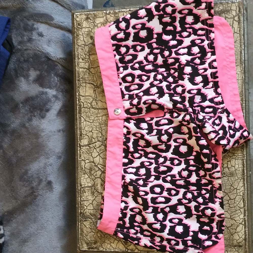 Pink, white and black leopard print reversible boardshorts Brand:OC